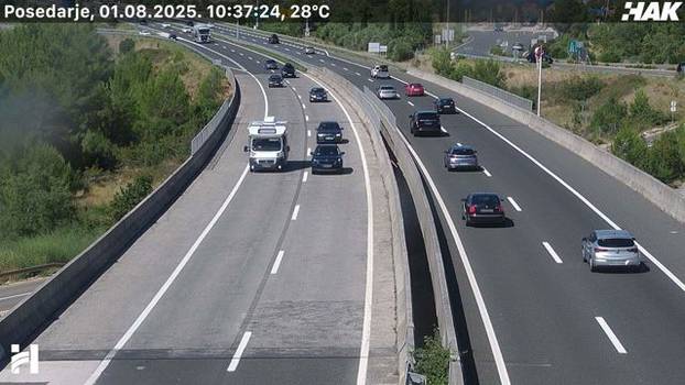 FOTO Kreće udarni vikend, kod Lučkog se zagužvalo: Kolone su prema moru, vozi se usporeno