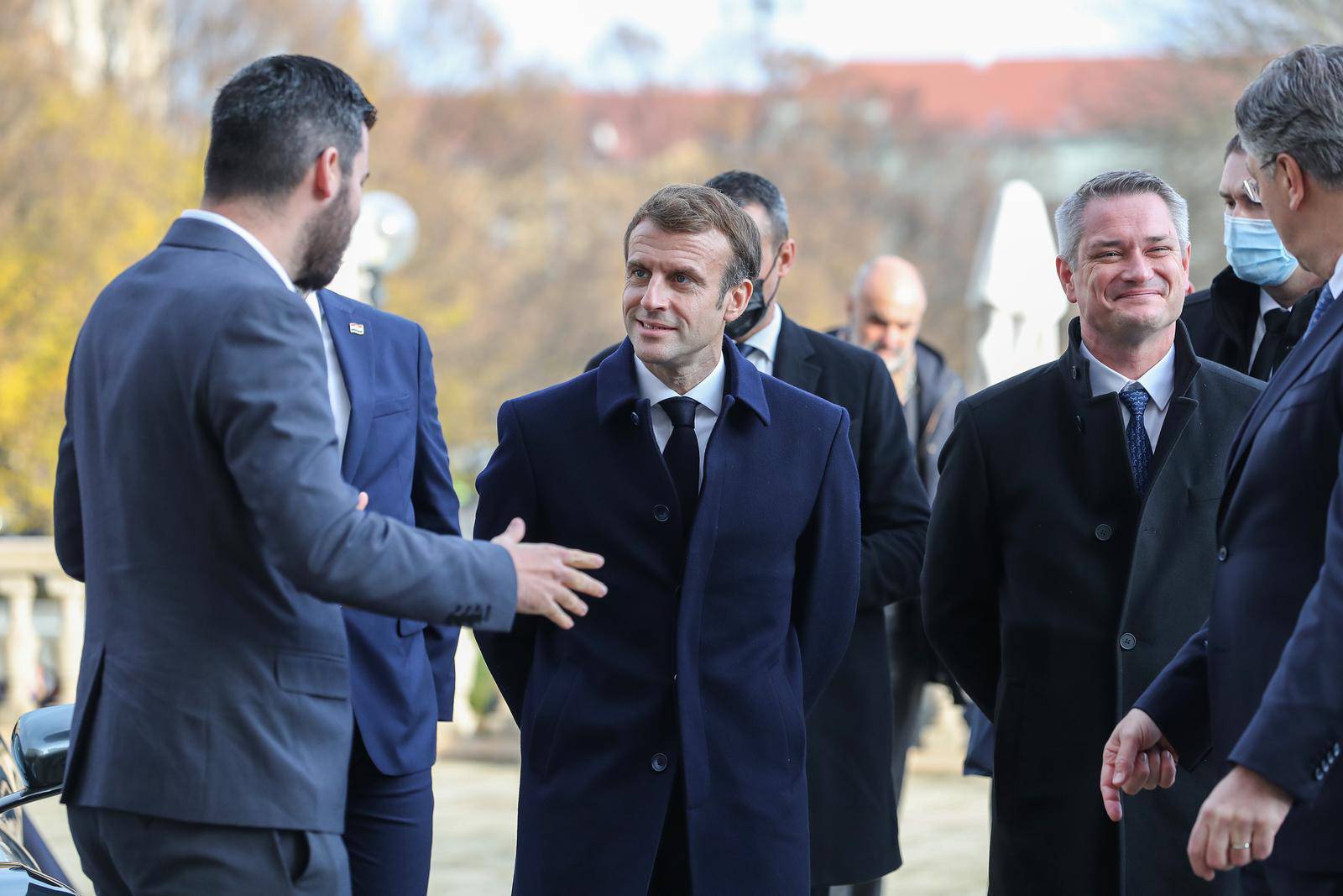 Zagreb: Rimac ispred Esplanade Macronu predstavio Neveru i Bugatti
