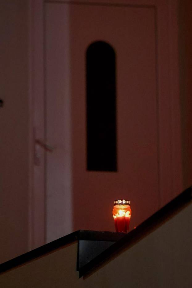 Škabrnja: Odavanje počasti poginulima paljenjem svijeća u Ulici 18. studenog 1991