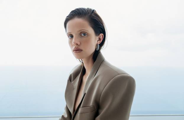 Lei Lou kolekcija: Promišljena forma i suvremena ženstvenost