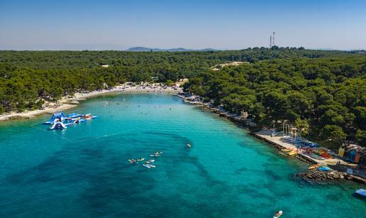 Kad je priroda dio odmora: pri&ccaron;a o Pine Beachu u Pako&scaron;tanima