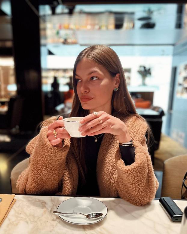 FOTO 'Trogirska Heidi Klum' na Poljudu: Voli Hajduk i brze aute, a zavidi joj i Victoria Beckham