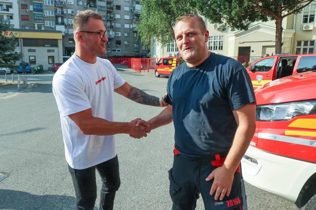 Stipe Miočić prvi se put u životu spustio niz šipku u vatrogasnoj postrojbi Zagreb