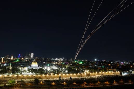 Iran lansirao novi veliki napad, projektili lete i iz Izraela. Trump se hvali 'ogromnim uspjehom'