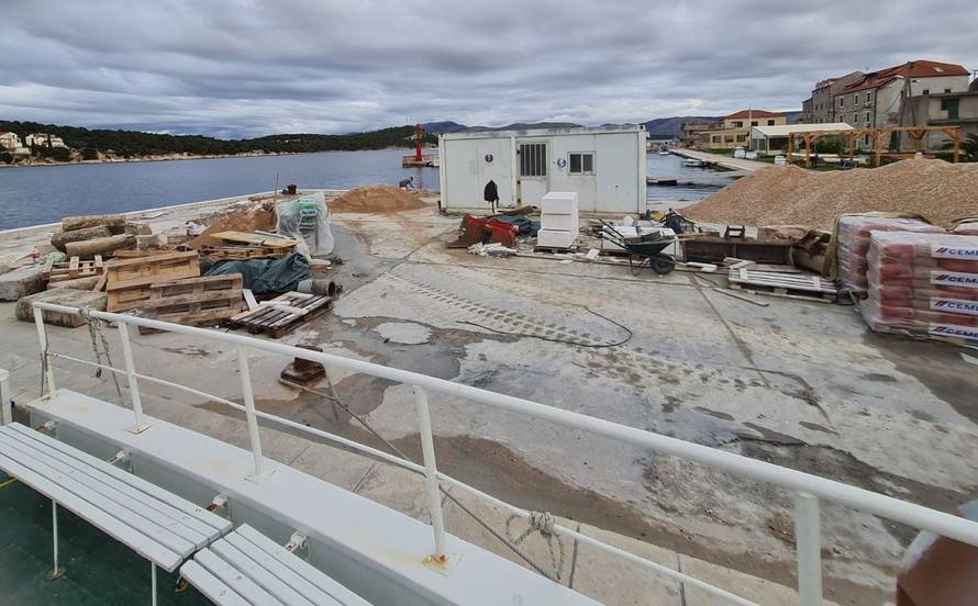 Očajni stanovnici i vikendaši Krapnja: U prirodnoj uvali žele graditi molove i teniske terene