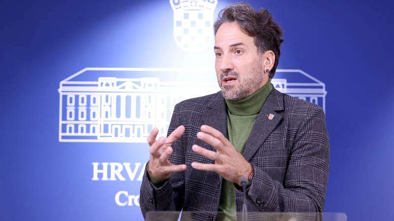 Miletić poručio Plenkoviću: Službeno zabranite komunizam!