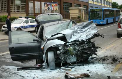 U sudaru autobusa ZET-a i automobila jedan ozlijeđen