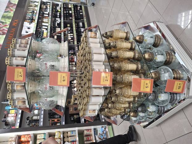 Ponuda lampiona u Mülleru na Trgu bana Jelačića