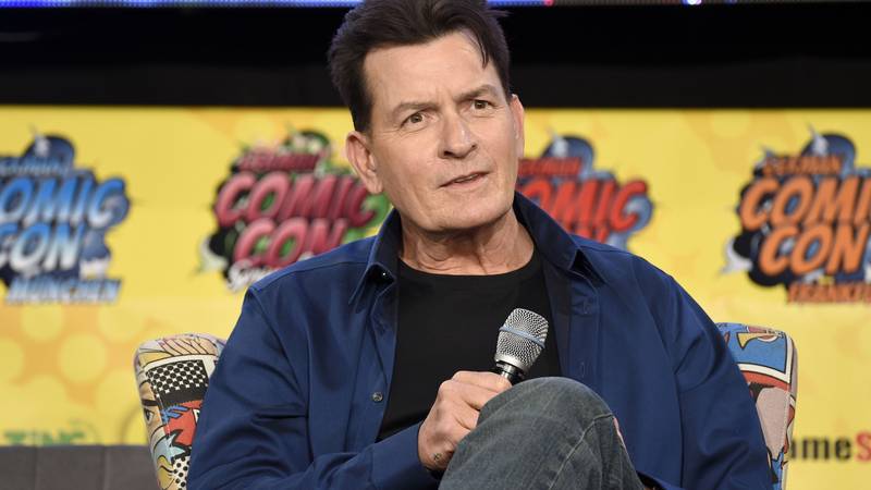 Charlie Sheen  o turbulentnoj prošlosti: 'Čudo je da sam živ, još me hvata jeza od srama...'