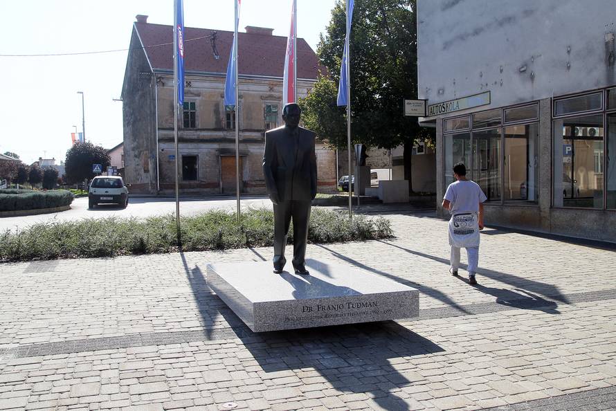 Glina se raspada, a troše preko pola milijuna na Tuđmanov kip