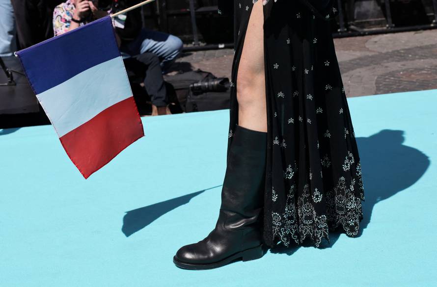 Eurovision acts walk 'Turquoise Carpet'