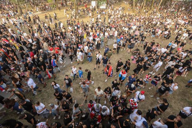 Zagreb: Stvaraju se ogromne gužve na samom ulazu na koncert Thompsoona