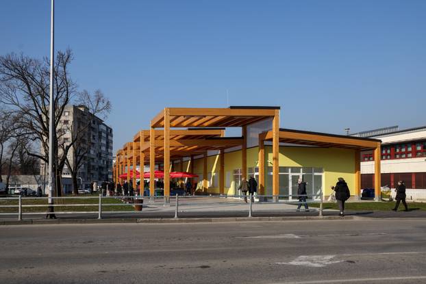 Zagreb: Gradonačelnik Tomislav Tomašević i Luka Korlaet otvorili rekonstruiranu i dograđenu tržnicu Vrapče