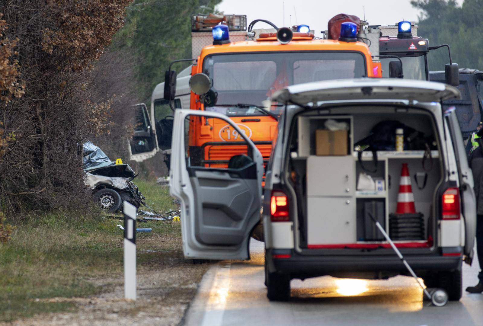 U sudaru kamiona i automobila nedaleko Pule jedna je osoba poginula