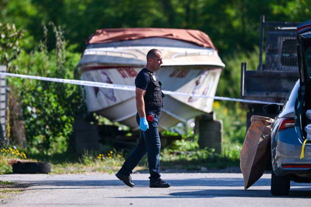 Zagreb: Očevid na mjestu požara automobila i broda