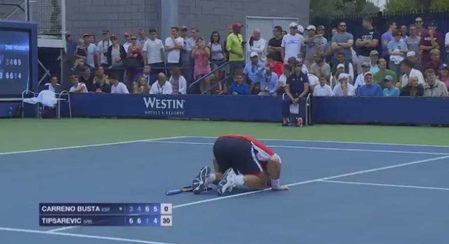 Srpski showman: Bacao se po terenu zbog izgubljenog poena