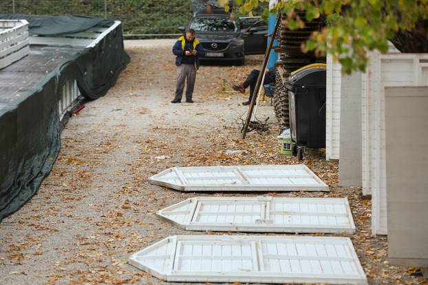 Zagreb: Postavljanje adventskih kućica na Trgu kralja Tomislava