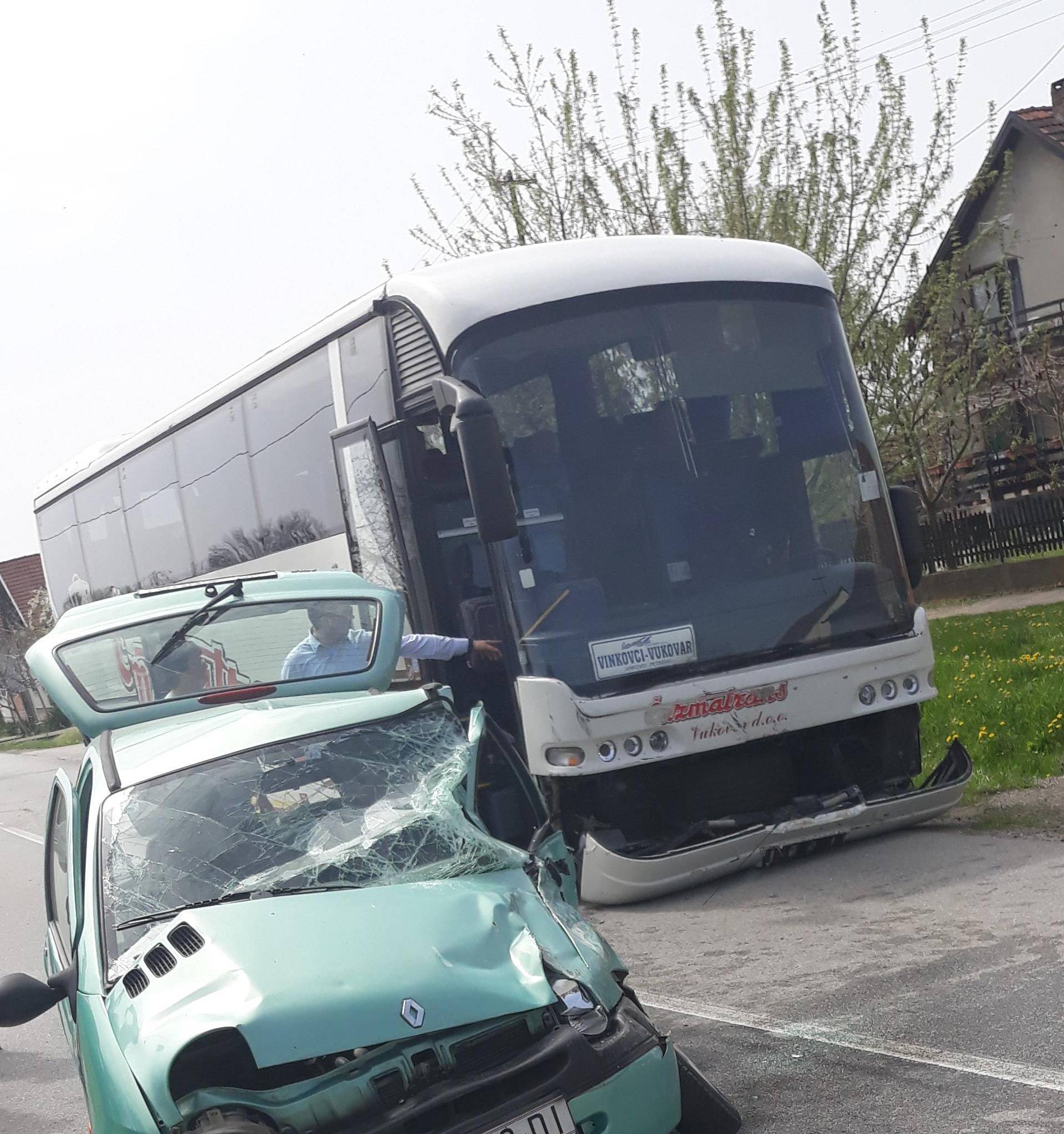 Poginuo u sudaru s autobusom kojem je prvo oduzeo prednost