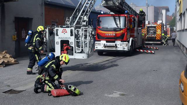 Zagreb: Gori tiskara na Trešnjevci, osam vatrogasnih vozila na terenu