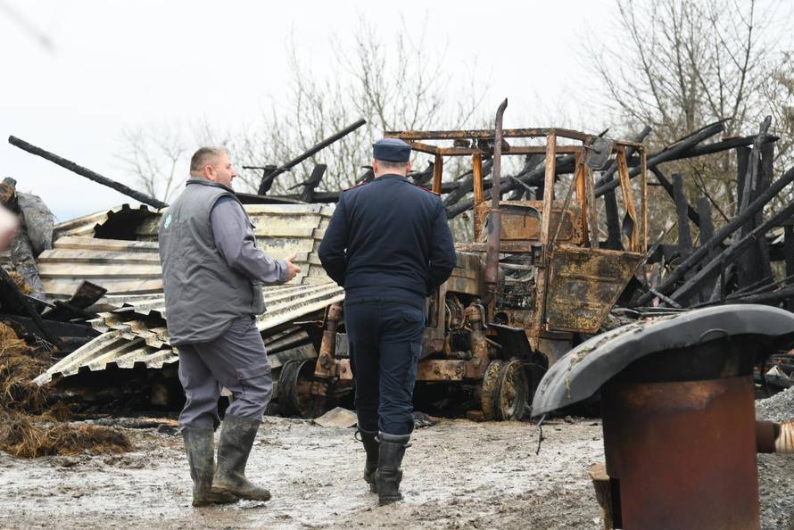 U požaru u Ivanovu Selu izgorio OPG