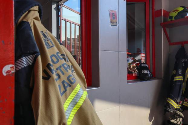 Stipe Miočić prvi se put u životu spustio niz šipku u vatrogasnoj postrojbi Zagreb