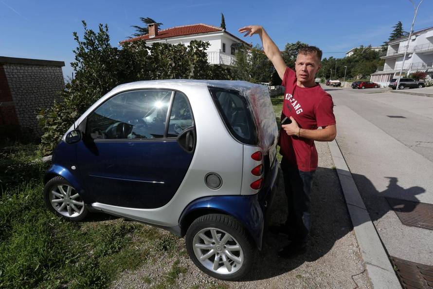Vozač pauka se ispričao: 'Auto mi nije baš ispao, zaljuljao se!'
