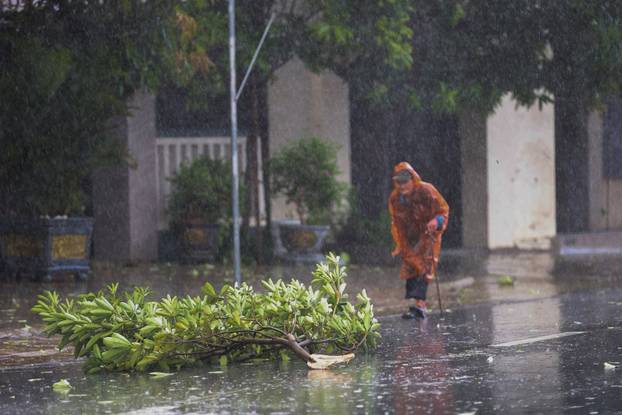 Typhoon Kajiki approaches Vietnam's central coast