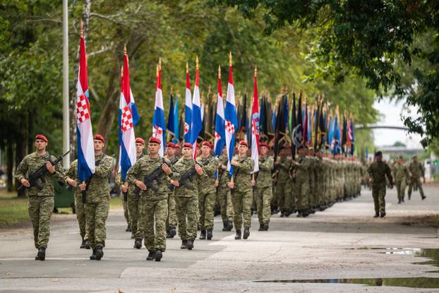Velika Gorica: Ivan Anušić i Tihomir Kundid obišli pripadnike pjesackih postroja Hrvatske vojske