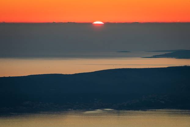 Bajkoviti zalazak sunca iznad Kozjaka