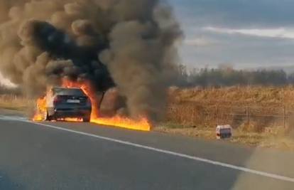 Buktinja na autocesti kod Starog Petrovog Sela. HAK: 'Molimo vozače za oprez'