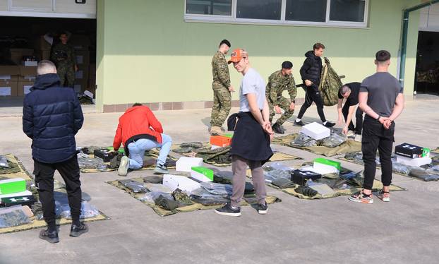 Ministar Anušić i general Kundid na prvom danu TVO-a na Slunju