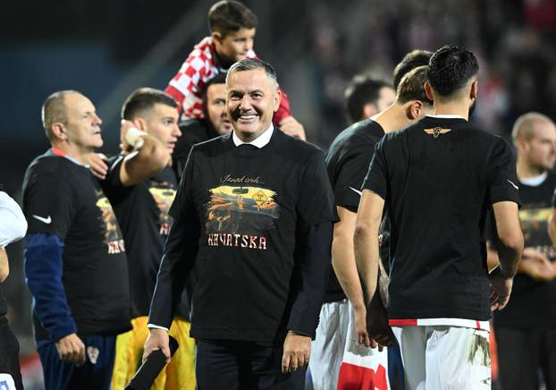 Slavlje nogometaša Hrvatske nakon pobjede nad Farskim otocima i plasmana na Svjetsko prvenstvo