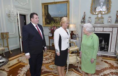 Predsjednica  audijencijom kod kraljice počela posjet Britaniji