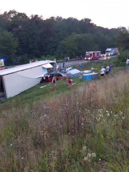 Tegljač pao na auto: Jedan je poginuo, dvoje teško ozlijeđeni