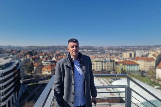 Kad tvrtka ne mo&zcaron;e pritisnuti pauzu: Dulje od trideset godina prate i analiziraju medije