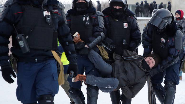 Uhitili više od 400 ljudi na prosvjedu za Navaljnog u Rusiji