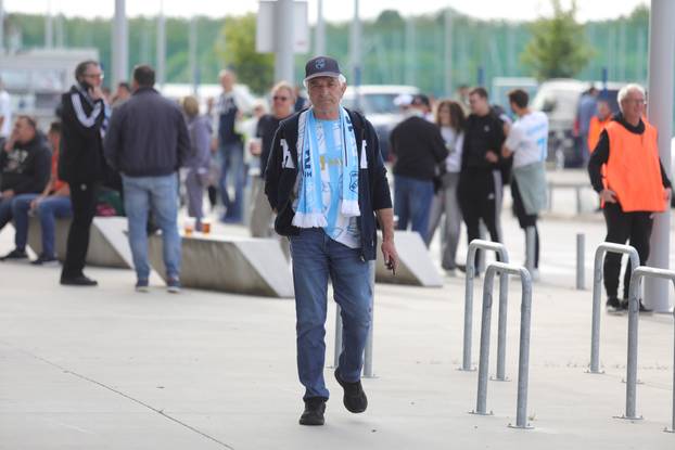 Osijek: Dolazak navijača na finale Hrvatskog nogometnog kupa