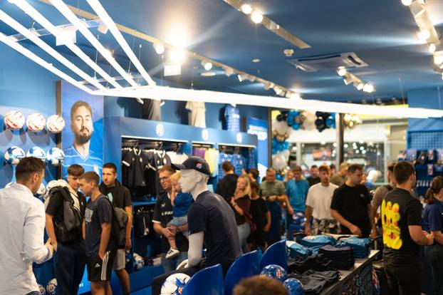 FOTO Zavirite u najveći fan shop Dinama. Već četvrti u Zagrebu