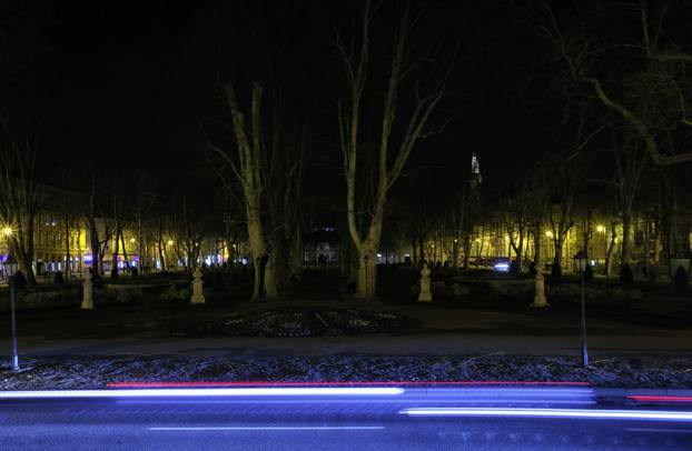 Zagreb: Na Zrinjevcu se ugasila javna rasvjeta u sklopu akcije Sat za planet Zemlju