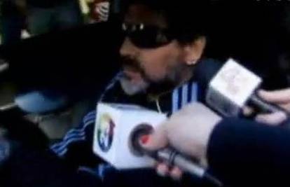 'Kakav šup..!': Maradona uspio pregaziti snimatelja