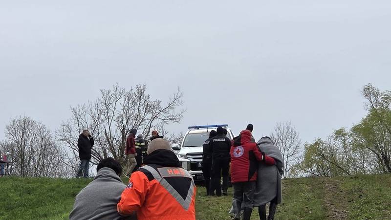 PRVE FOTOGRAFIJE Mjesto užasa uz Savu. Izvlače više desetaka migranata, voze ih u bolnicu!