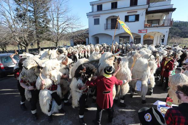 Grobnički dondolaši obilaze sela na Grobinštini.