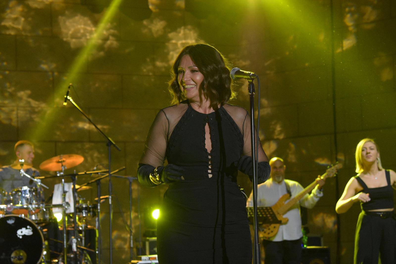 Nina Badrić održala koncert na ljetnoj pozornici u Nišu 