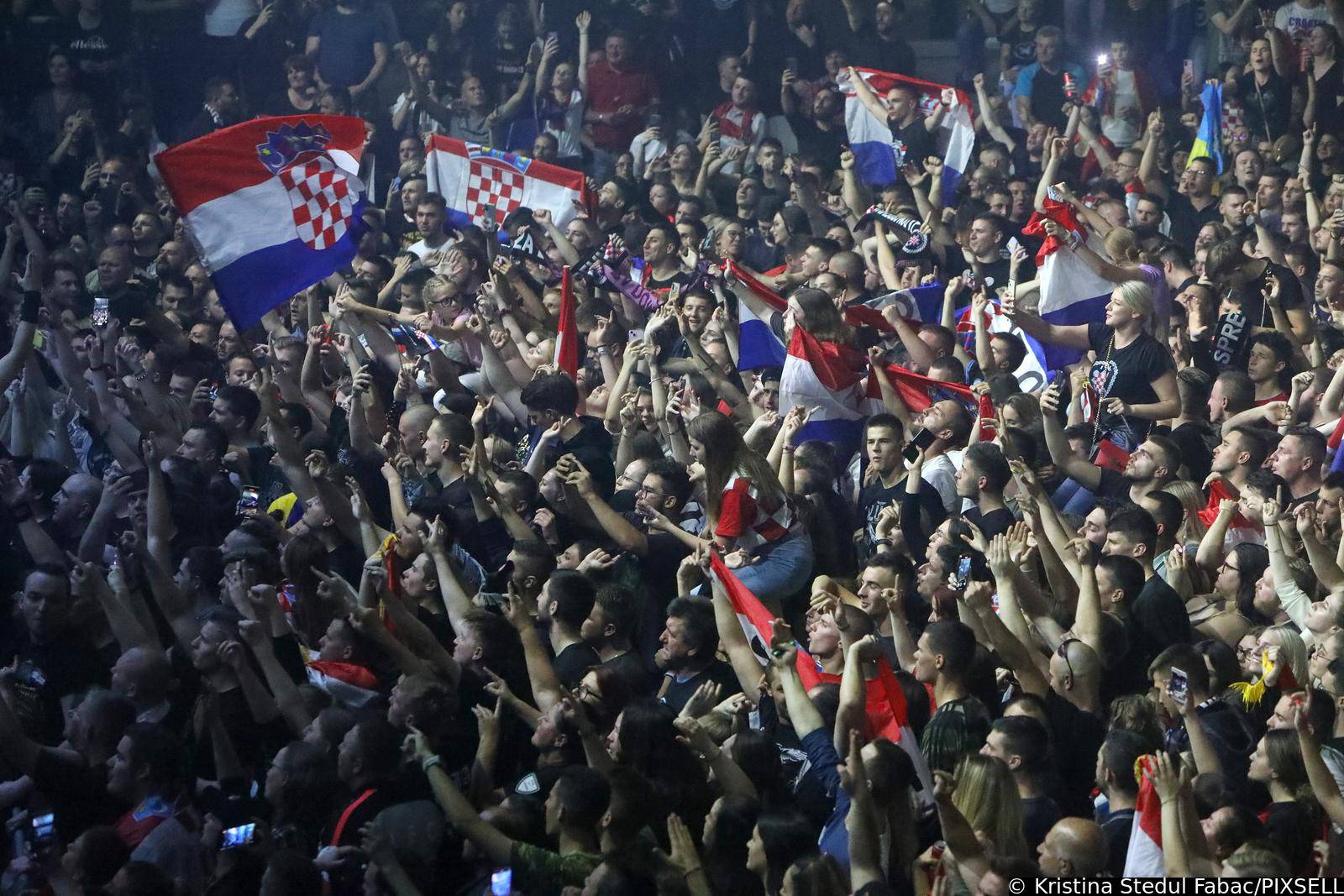 Koncert: Tisuće ljudi okupljeno na koncertu Thompsona u dvorani Mladost