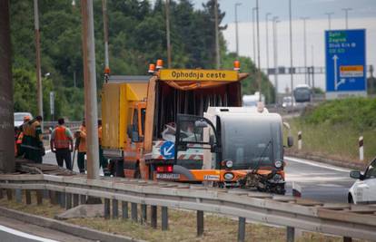 Rijeka: Prevrnuo se kamion na obilaznici, vozač teže ozlijeđen