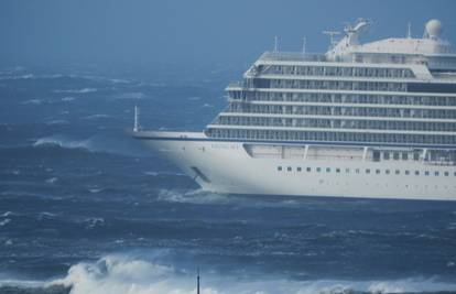 Kruzer Viking Sky vratio se u luku: 25 putnika je u bolnici