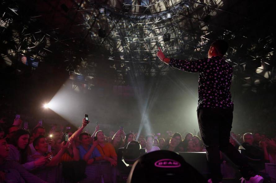 Roko Blažević je na Marijinom koncertu pjevao pjesmu 'Heroj'