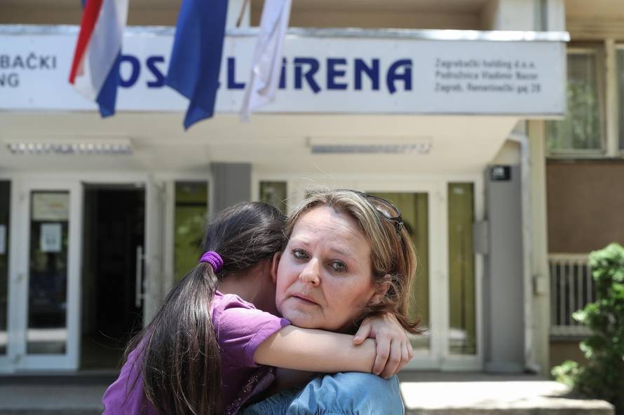 Zagrepčanke bez nade: 'Potres nam je uzeo sve. Zaboravljene smo, zaglavile smo u hostelu'