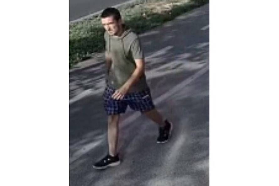 Prepoznajete li ovog muškarca? Policija ga traži zbog pljačke