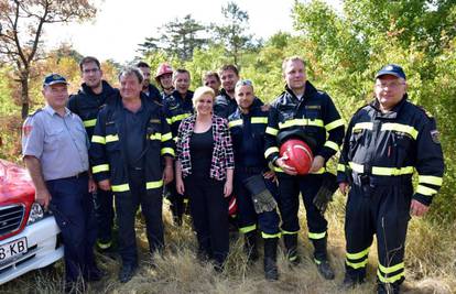 Većinu požara ugasili: Kolinda je obišla vatrogasce u Istri